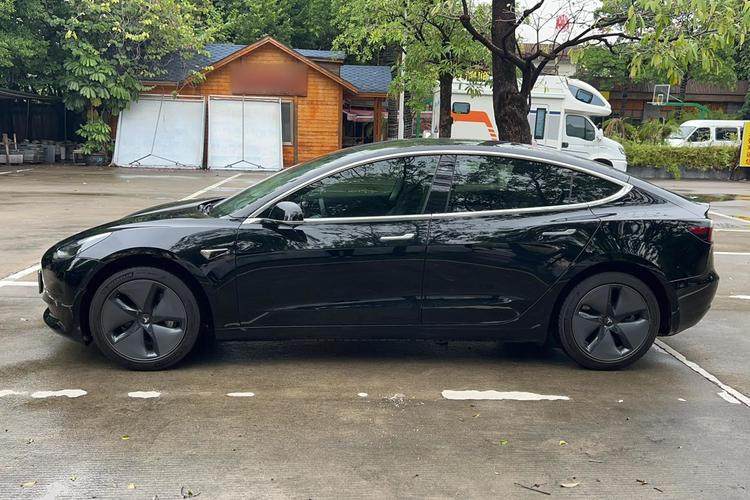 Tesla Model 3 460KM